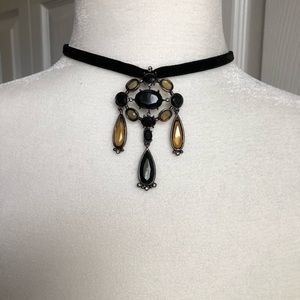 Beautiful velvet choker.